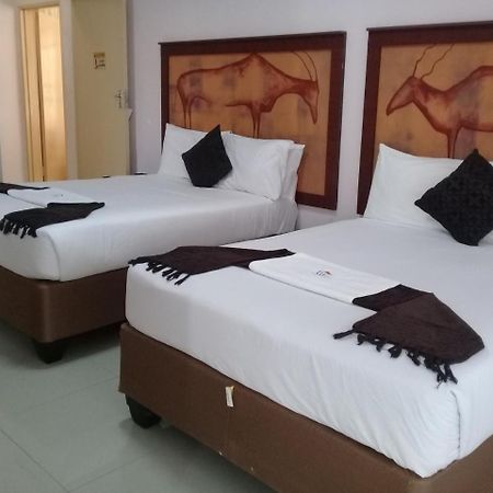 Upper Room Guest House Франсистаун Экстерьер фото