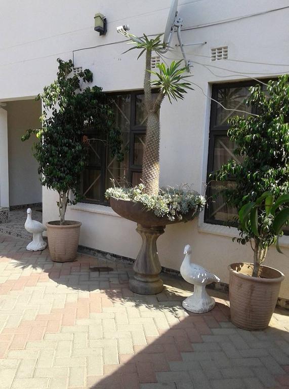 Upper Room Guest House Франсистаун Экстерьер фото