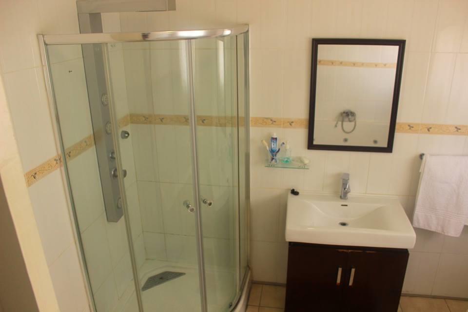 Upper Room Guest House Франсистаун Экстерьер фото