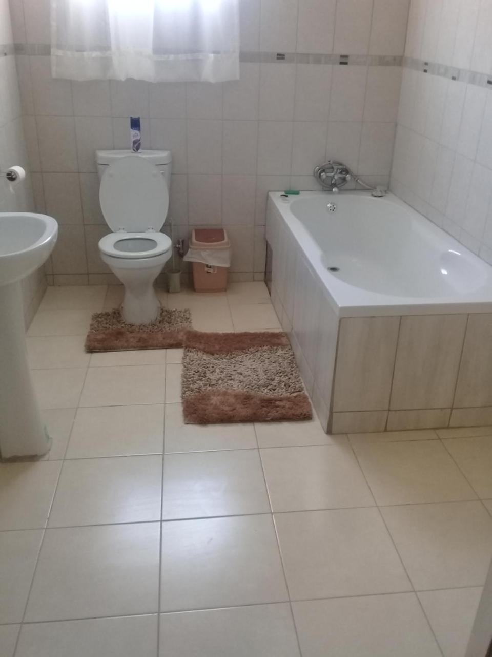 Upper Room Guest House Франсистаун Экстерьер фото