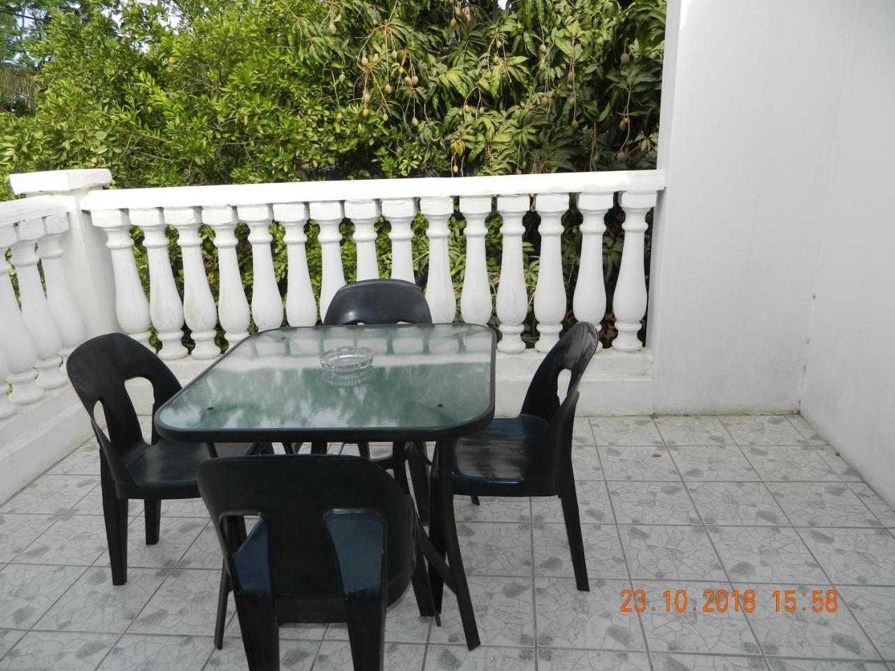 Upper Room Guest House Франсистаун Экстерьер фото