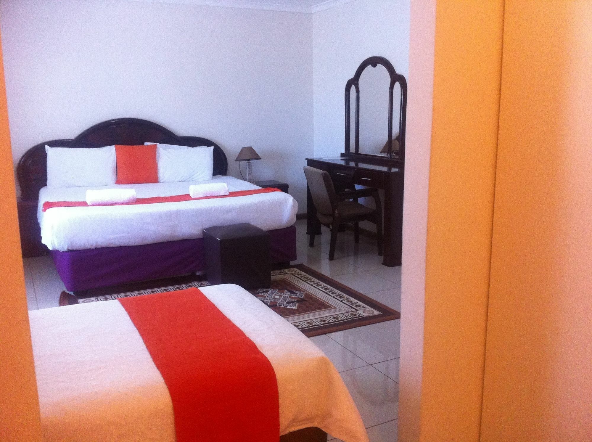 Upper Room Guest House Франсистаун Экстерьер фото